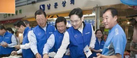 仁勋！喝啤酒吃炸鸡很尽兴最爱路边摊的财阀j9九游会(中国)网站三星会长李在镕请黄(图11)